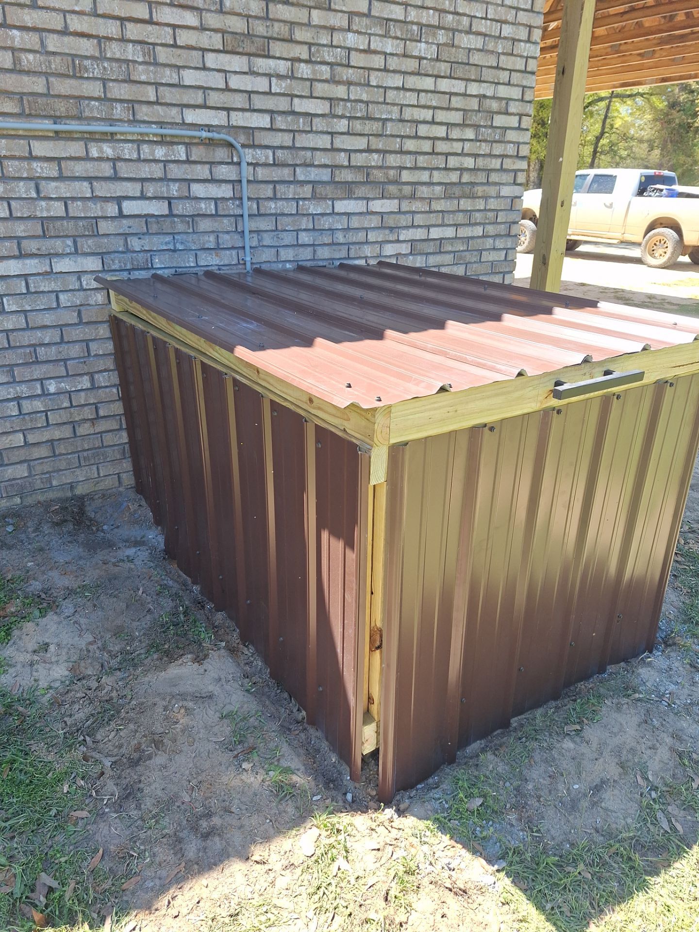 Metal-clad well pump enclosure with a hinged lid
